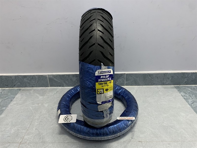 VỎ MICHELIN 130.70-17 62S TL (PILOT STREET 2)