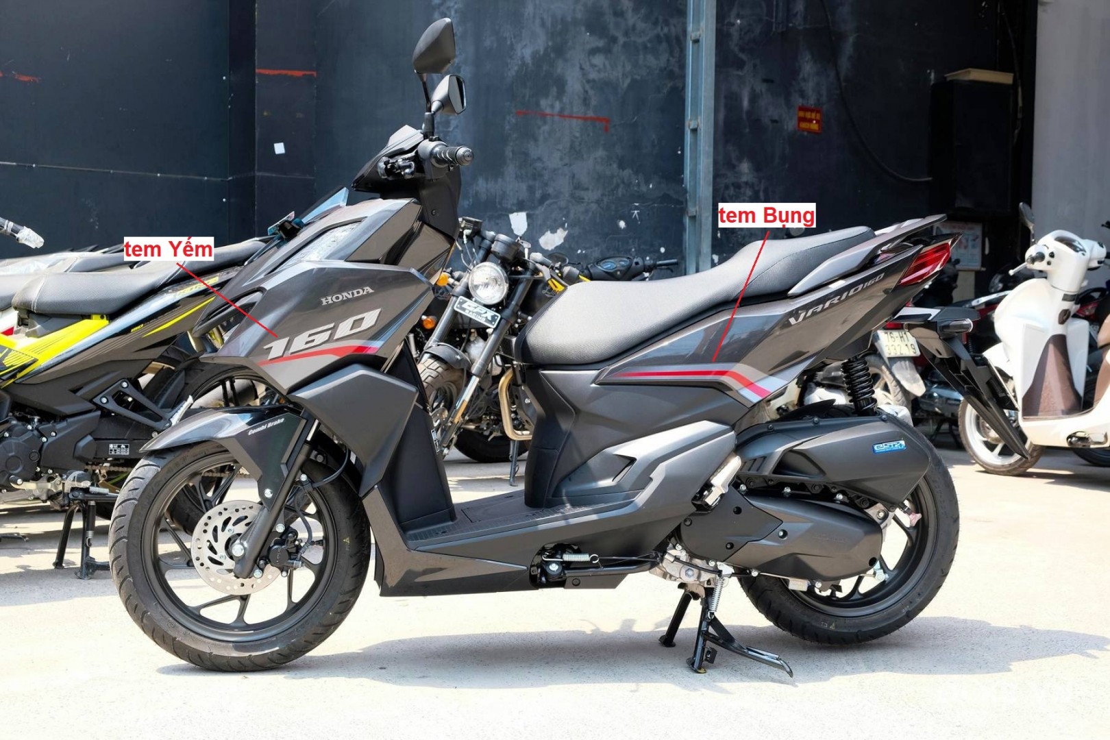 TEM HONDA VARIO 160 ĐEN ĐỎ CBS