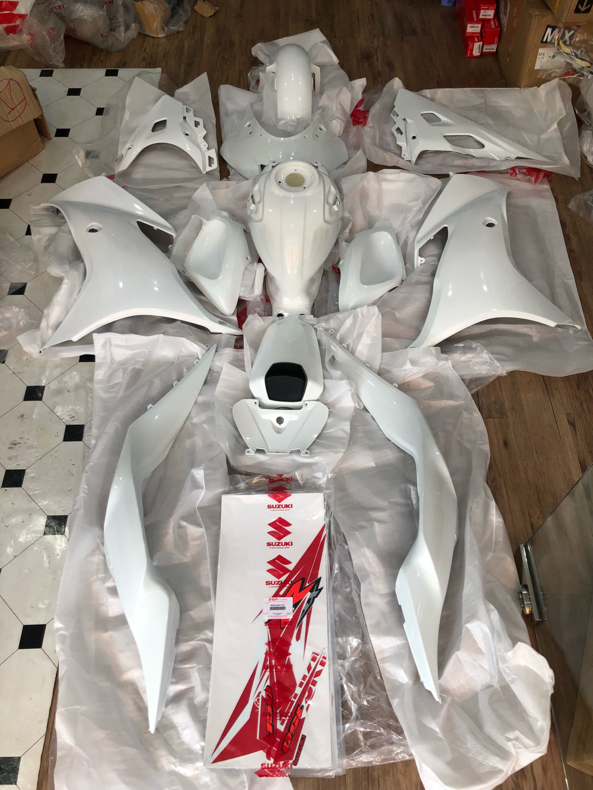 dàn áo Suzuki GSX R150 White